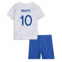 Billiga Frankrike Kylian Mbappe #10 Barnkläder Borta fotbollskläder till baby VM 2022 Kortärmad (+ Korta byxor)